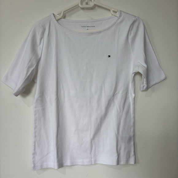 🎉4/30$🎉 Tommy Hilfiger Classic White Tee - Size L - Picture 1 of 6